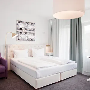 Otel Les Nations, Berlin